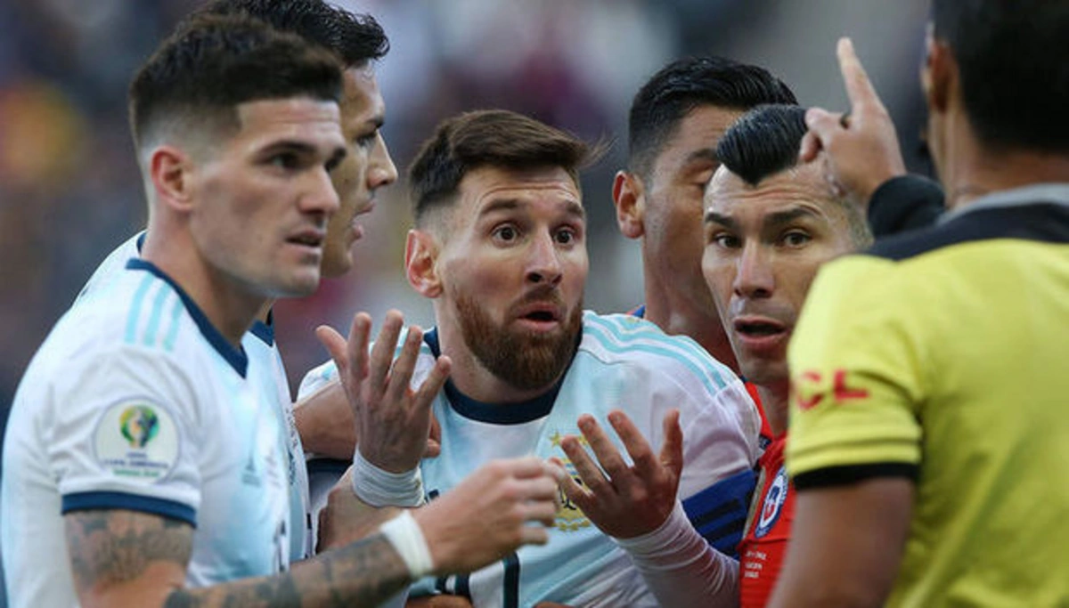 Messi cərimələndi - DÇ-nin ilk oyunu əldən çıxdı